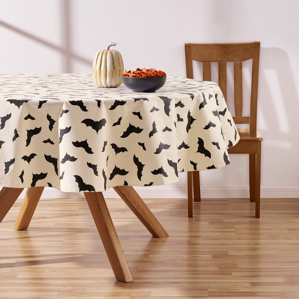 Way To Celebrate Halloween PEVA Tablecloth Indoor & Outdoor Table 70" Round - Bat Toss