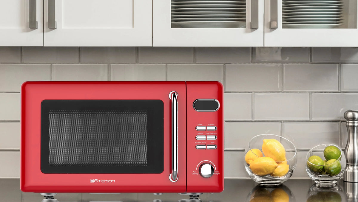 Emerson Countertop Microwave Oven 0.7 Cu Ft 700W Red - MWR7020RD