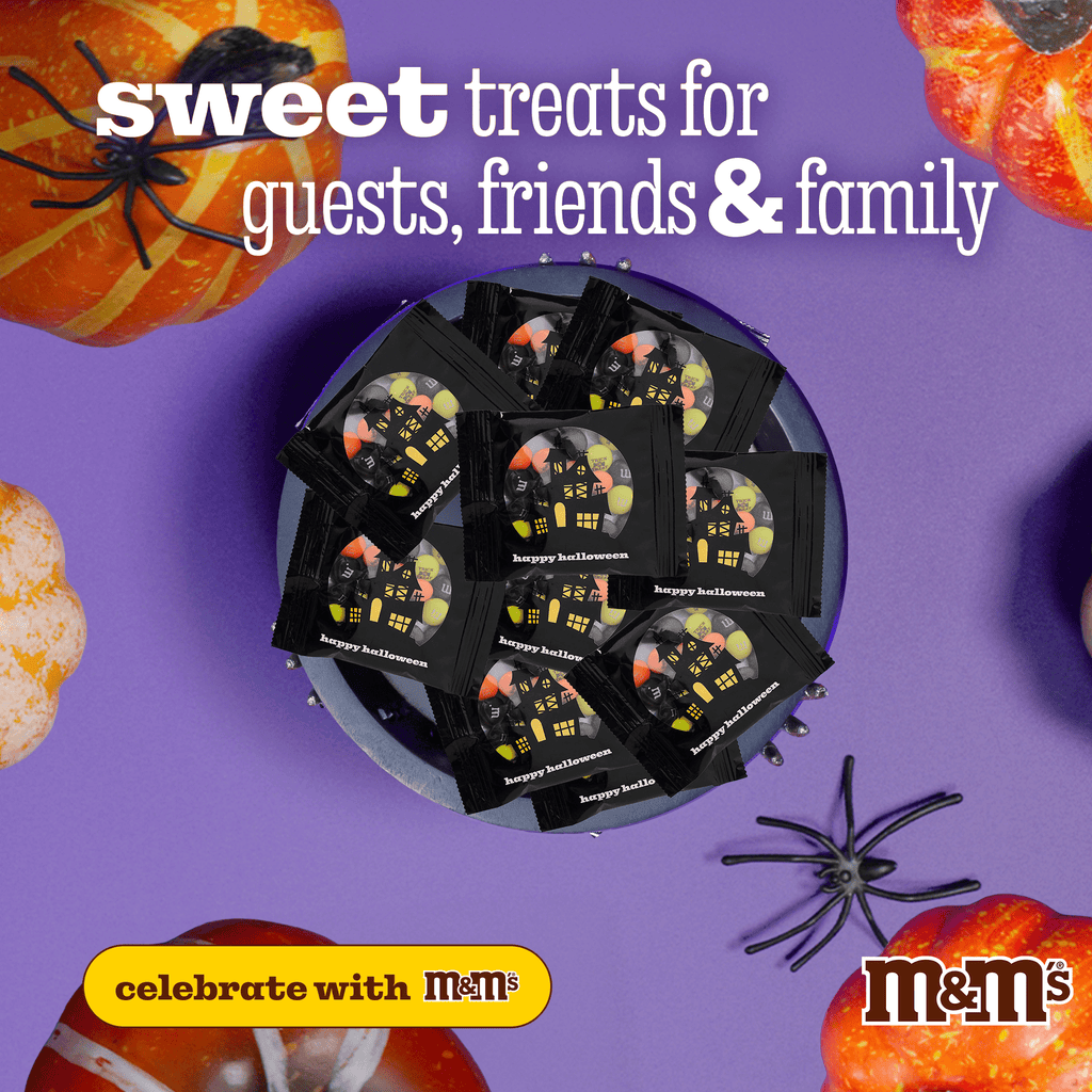 M&M'S Halloween Milk Chocolate Trick-or-Treat Candy, Party Favor Packs, Set of 30