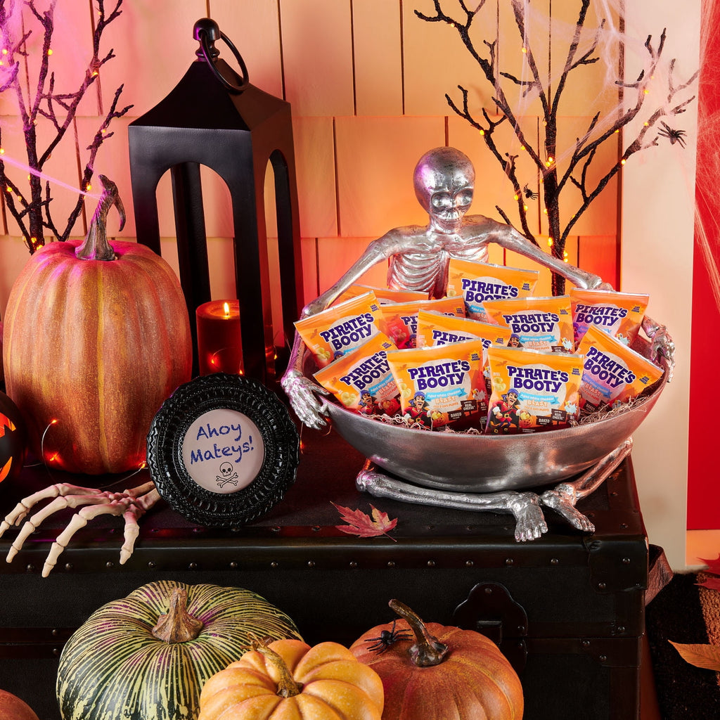 Pirate's Booty Aged White Cheddar Blast Cheese Puffs, Halloween Snack Bags, .25 oz (32 Count)