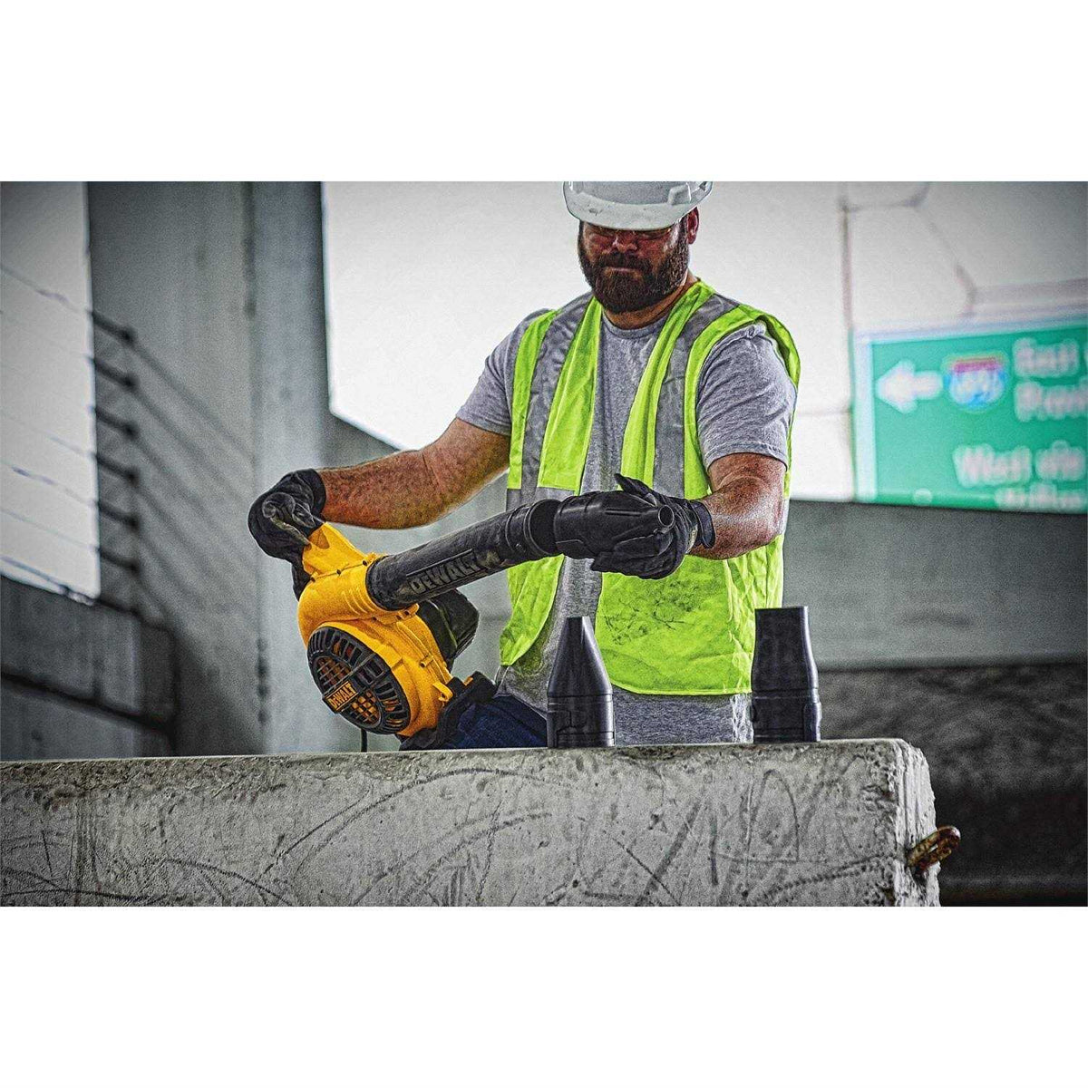 DEWALT 12 Amp Corded Handheld Blower, 145 Mph - DWBL700
